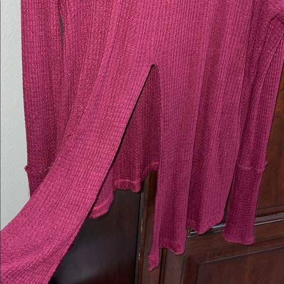 Sweater with back slit - Picture 3 of 3